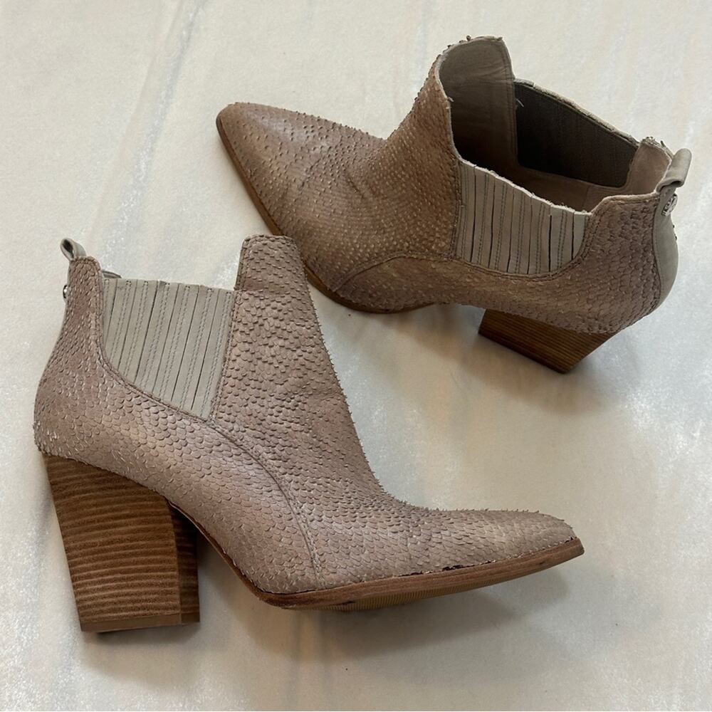 Donald Pliner 8 Beige Ankle Boots Snakeskin Heeled Boots Cowgirl Western